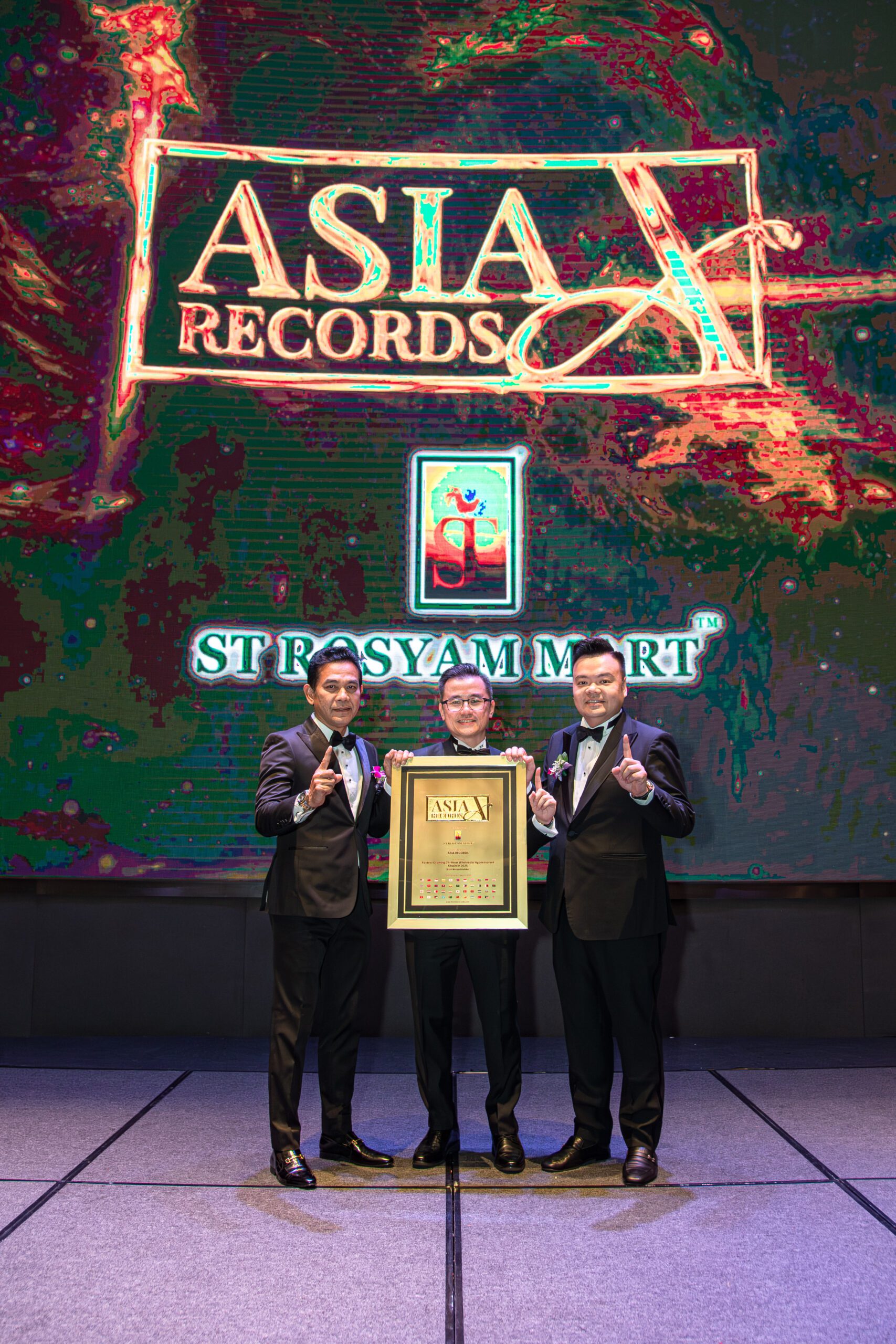 ST Rosyam Mart 荣获亚洲纪录认证 —— 荣膺"2025年增长最快24小时批发大卖场连锁"殊荣