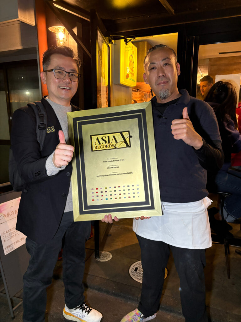 The official adjudicators from The Asia Records presenting Best Neopolitan Okinawa Salted Pizza (2025)