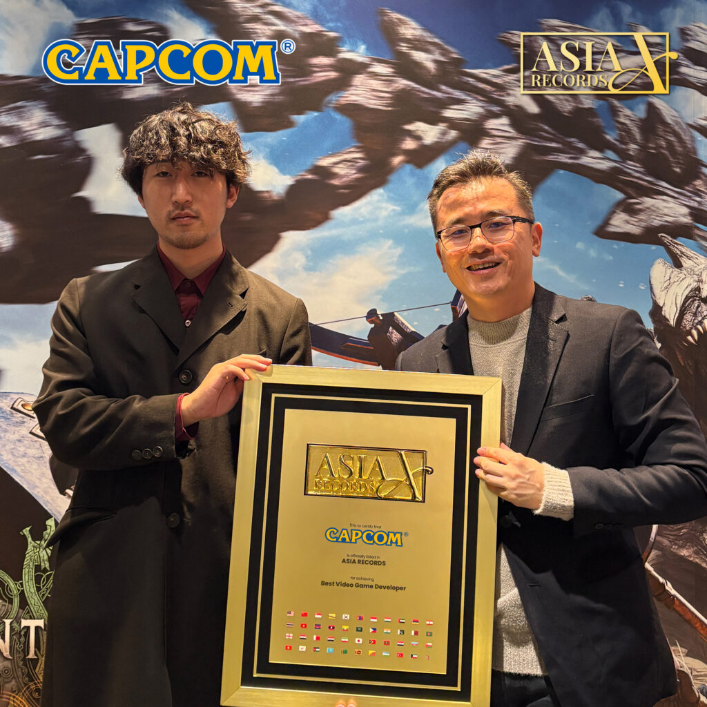 The official adjudicators from The Asia Records presenting The Best Gaming Developer